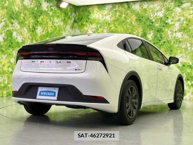 Toyota PRIUS 2023-04 8878319-2
