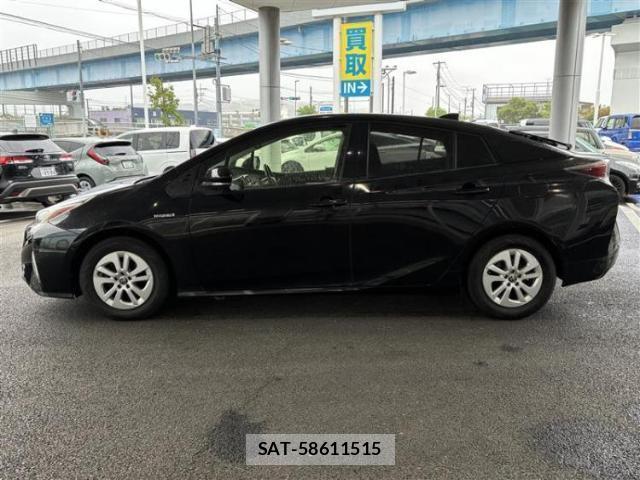 Toyota PRIUS 2018-06 8878352-1