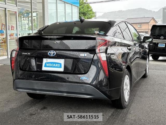 Toyota PRIUS 2018-06 8878352-2
