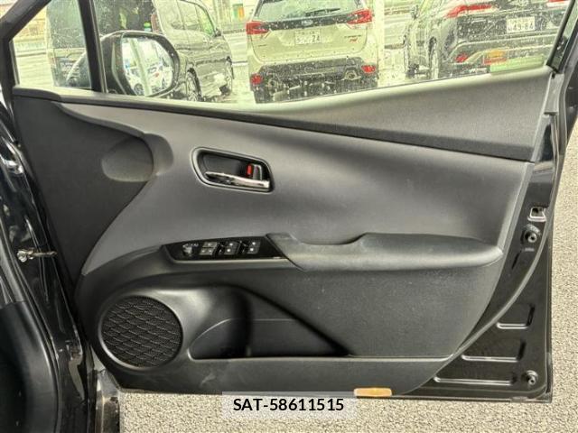 Toyota PRIUS 2018-06 8878352-3