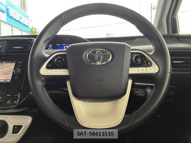 Toyota PRIUS 2018-06 8878352-5