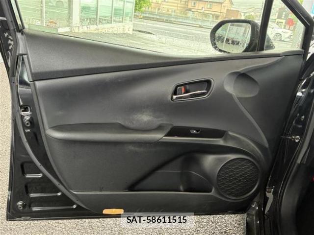 Toyota PRIUS 2018-06 8878352-6