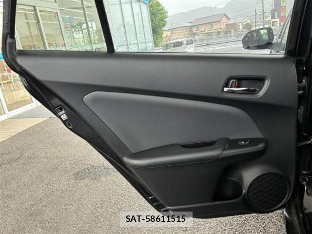 Toyota PRIUS 2018-06 8878352-7