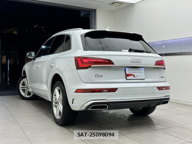 Audi Q5 2022-08 8877551-2