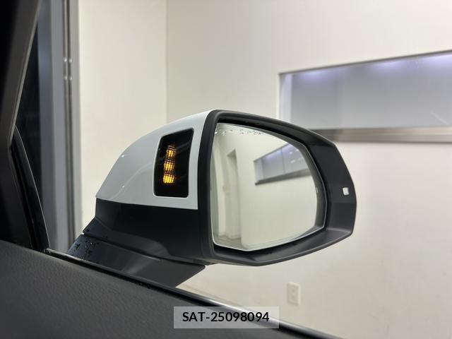 Audi Q5 2022-08 8877551-9