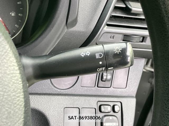 Toyota RACTIS 2013-09 8877050-11