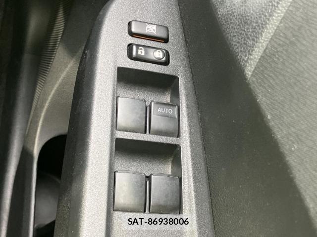 Toyota RACTIS 2013-09 8877050-15