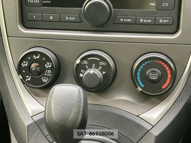 Toyota RACTIS 2013-09 8877050-16
