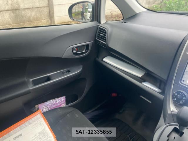Toyota RACTIS 2013-10 8877905-4
