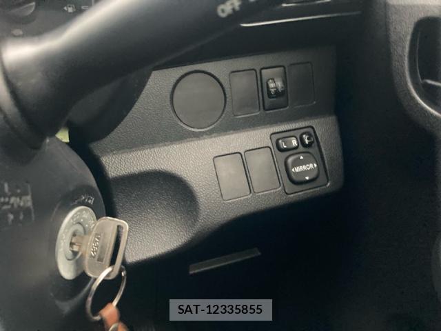 Toyota RACTIS 2013-10 8877905-8