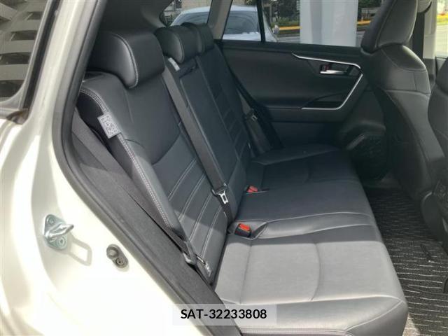 Toyota RAV4 2021-02 8876112-5