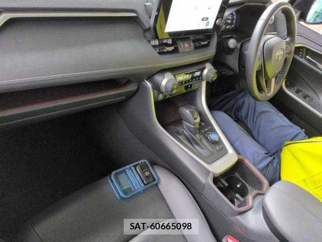 Toyota RAV4 2023-02 8877804-2