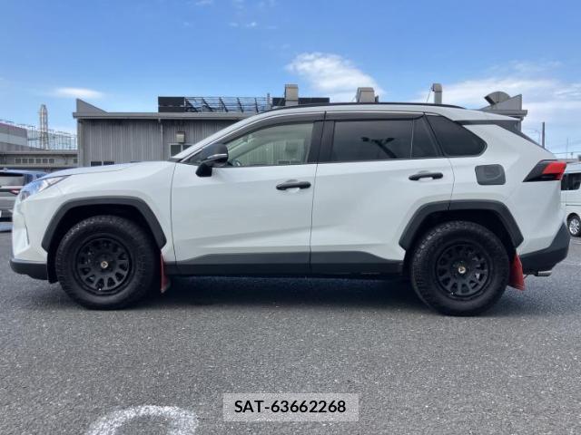 Toyota RAV4 2021-05 8878199-1