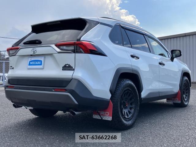 Toyota RAV4 2021-05 8878199-2
