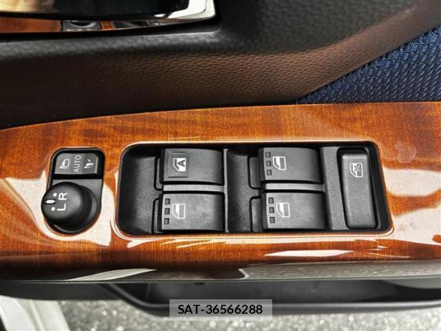 Toyota ROOMY 2019-09 8876113-14