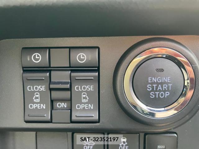 Toyota ROOMY 2025-09 8878200-11