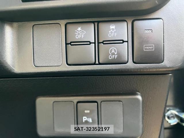 Toyota ROOMY 2025-09 8878200-12