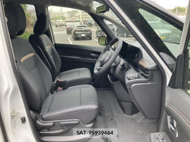 Nissan SERENA 2026-04 8876612-3