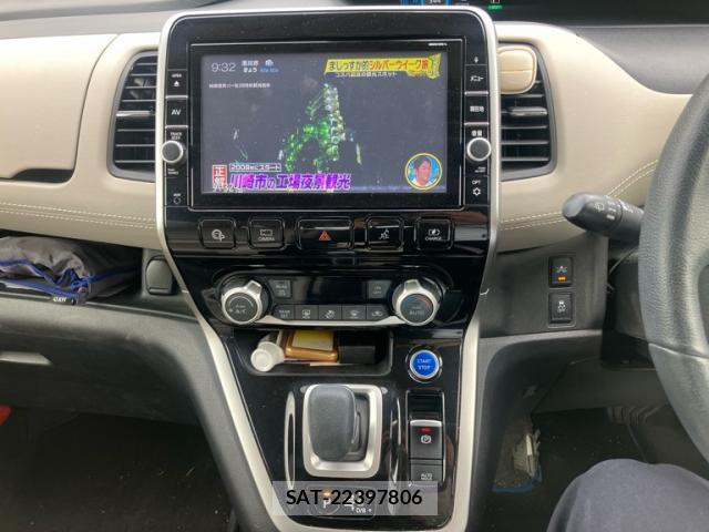 Nissan SERENA 2018-06 8876692-18