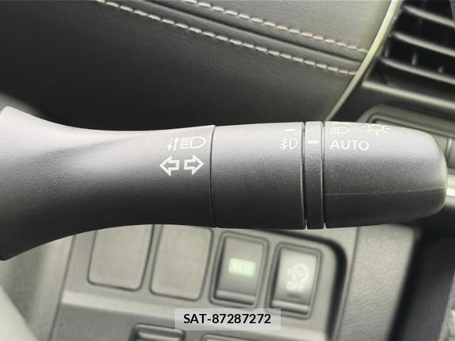 Nissan SERENA 2018-01 8876765-15