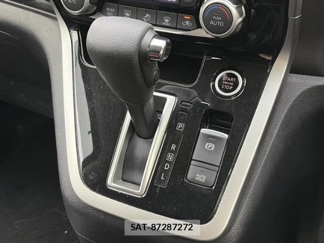 Nissan SERENA 2018-01 8876765-17