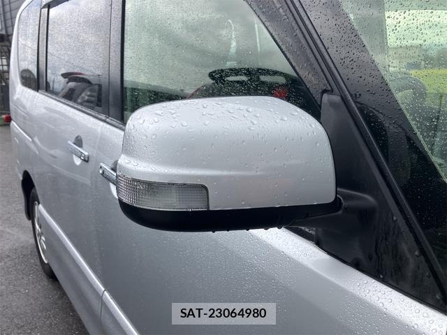 Nissan SERENA 2013-09 8876805-12