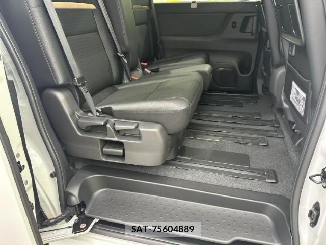 Nissan SERENA 2026-07 8878056-4