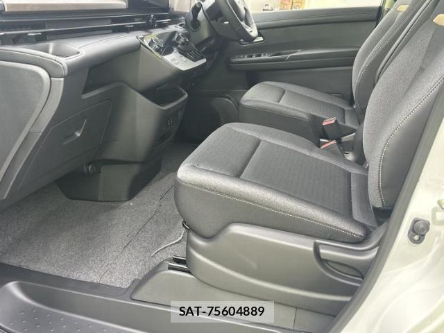 Nissan SERENA 2026-07 8878056-6
