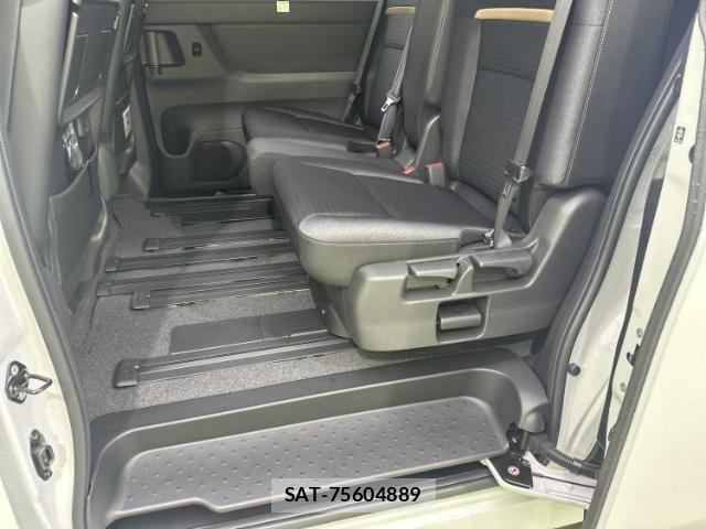 Nissan SERENA 2026-07 8878056-7