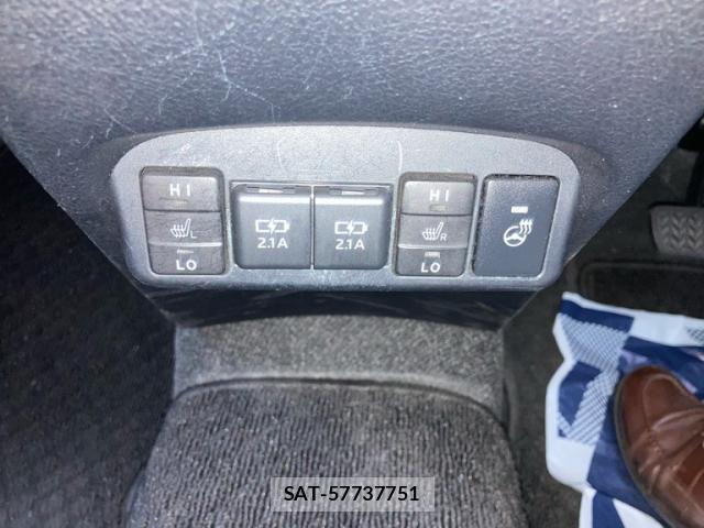 Toyota SIENTA 2019-10 8876303-19