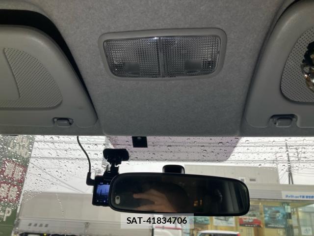 Toyota SIENTA 2008-01 8876438-16