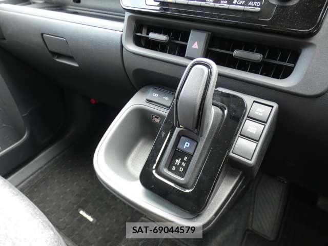 Toyota SIENTA 2024-01 8876475-9