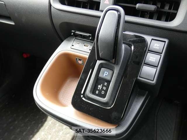 Toyota SIENTA 2023-10 8876483-4