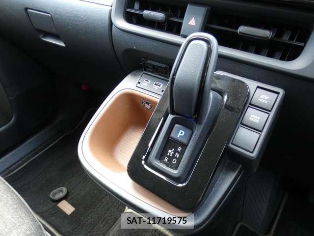 Toyota SIENTA 2022-09 8876485-1
