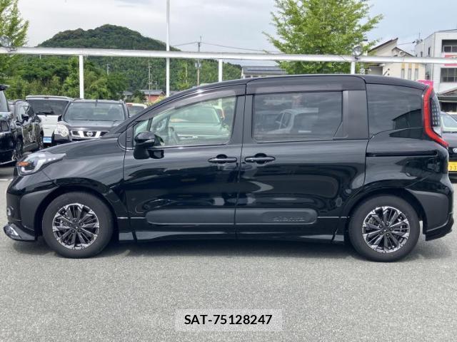Toyota SIENTA 2023-10 8877069-1