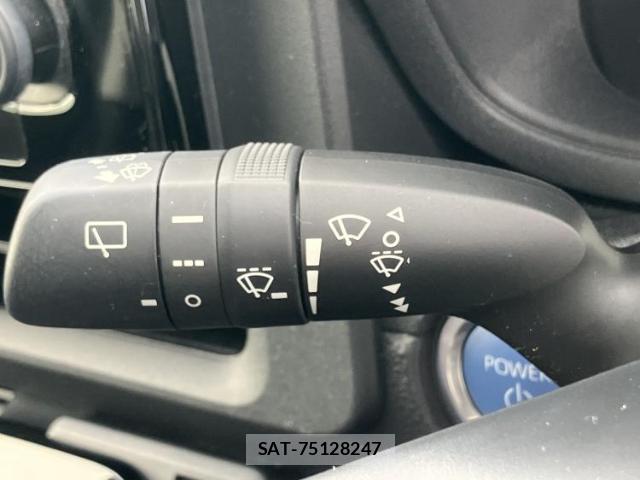 Toyota SIENTA 2023-10 8877069-17