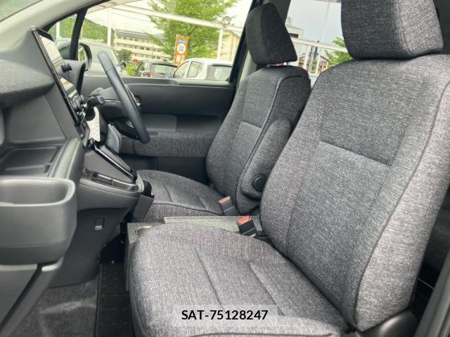Toyota SIENTA 2023-10 8877069-6