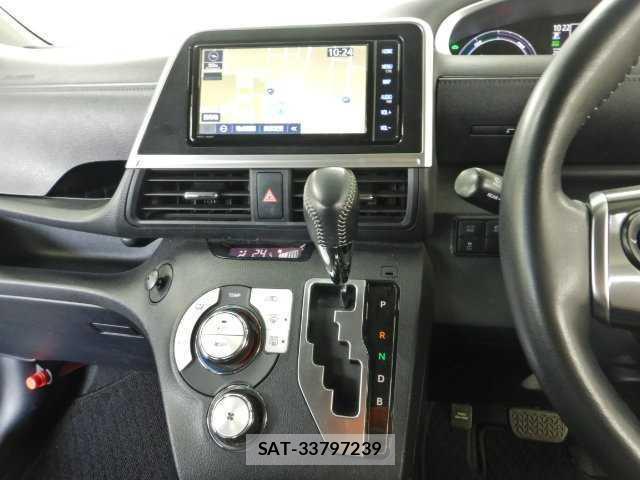 Toyota SIENTA 2021-11 8877076-6