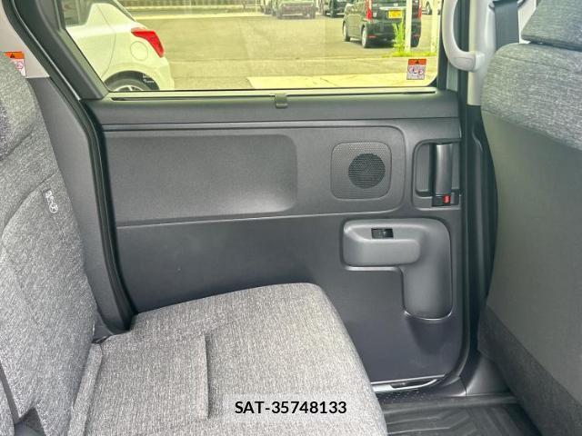 Toyota SIENTA 2026-01 8877944-6
