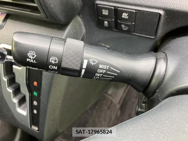 Toyota SIENTA 2017-09 8878052-16