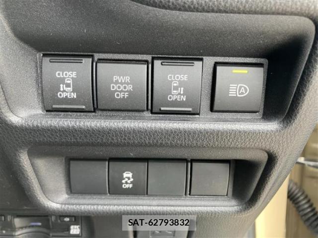 Toyota SIENTA 2023-10 8878321-10