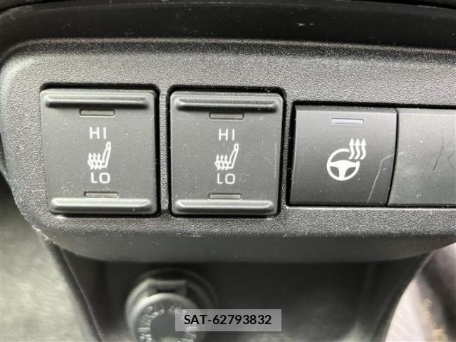 Toyota SIENTA 2023-10 8878321-11
