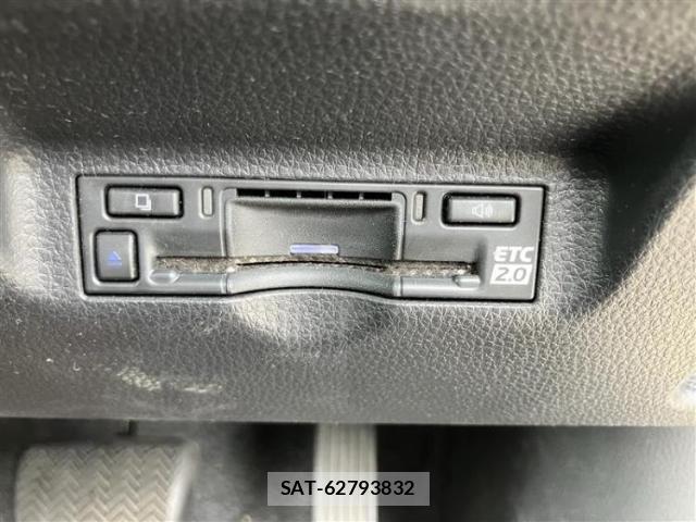 Toyota SIENTA 2023-10 8878321-12