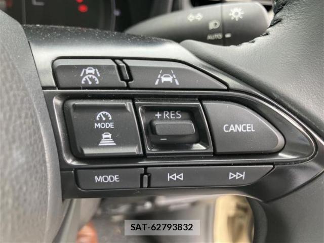 Toyota SIENTA 2023-10 8878321-13