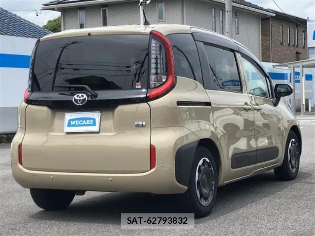 Toyota SIENTA 2023-10 8878321-2
