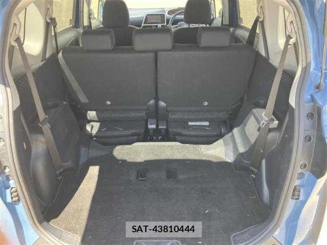 Toyota SIENTA 2022-03 8878428-6