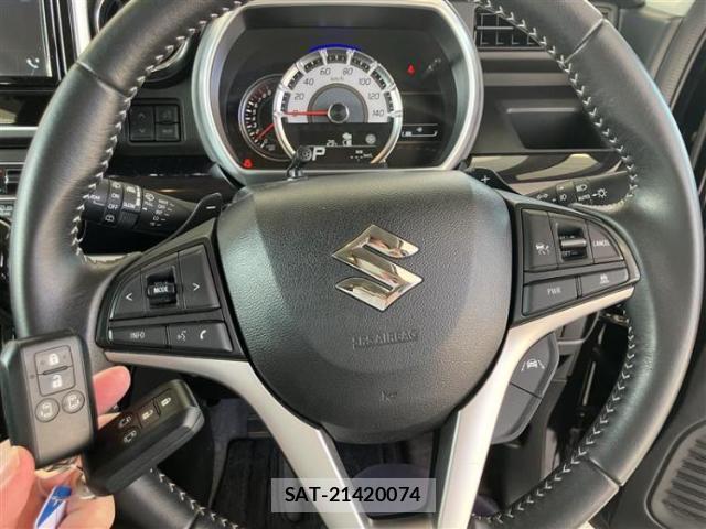 Suzuki SPACIA 2022-04 8876216-17
