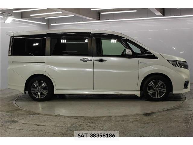 Honda e 2017-11 8876715-5