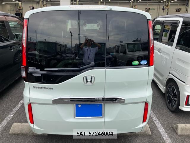 Honda e 2015-10 8876351-12