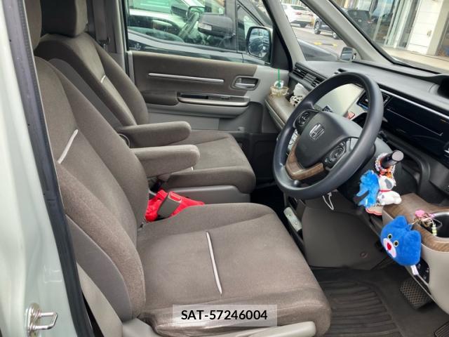 Honda e 2015-10 8876351-14